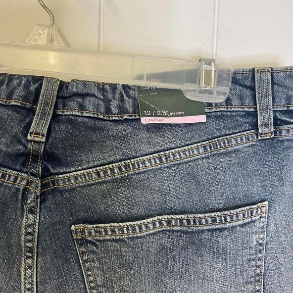 Brand New Wild Fable Women's Size 12 Distressed Medium Wash Curvy Fit Shorts - Picture 7 of 9